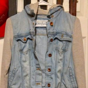 Lot of 6 womens shirts and blue jean jacket size S/M